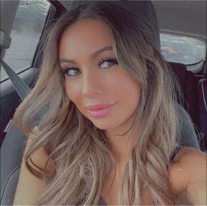 Meet your Posher, Dakota